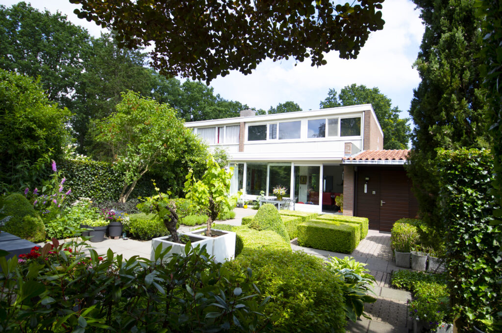 Romantische tuin in Emmen