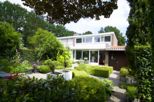 Romantische tuin in Emmen