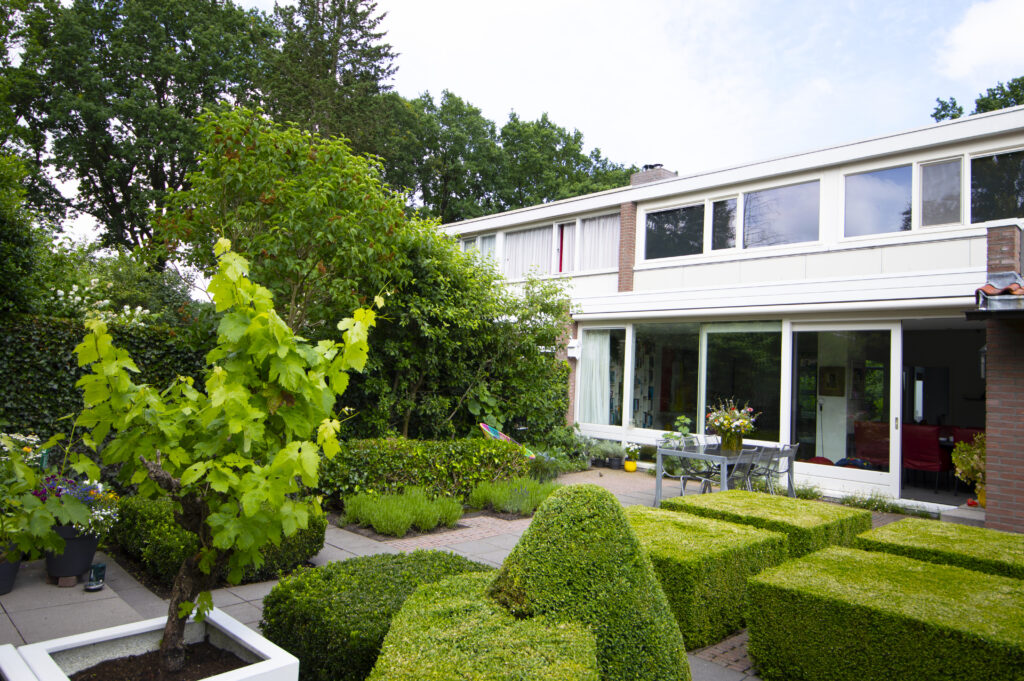 Romantische tuin in Emmen