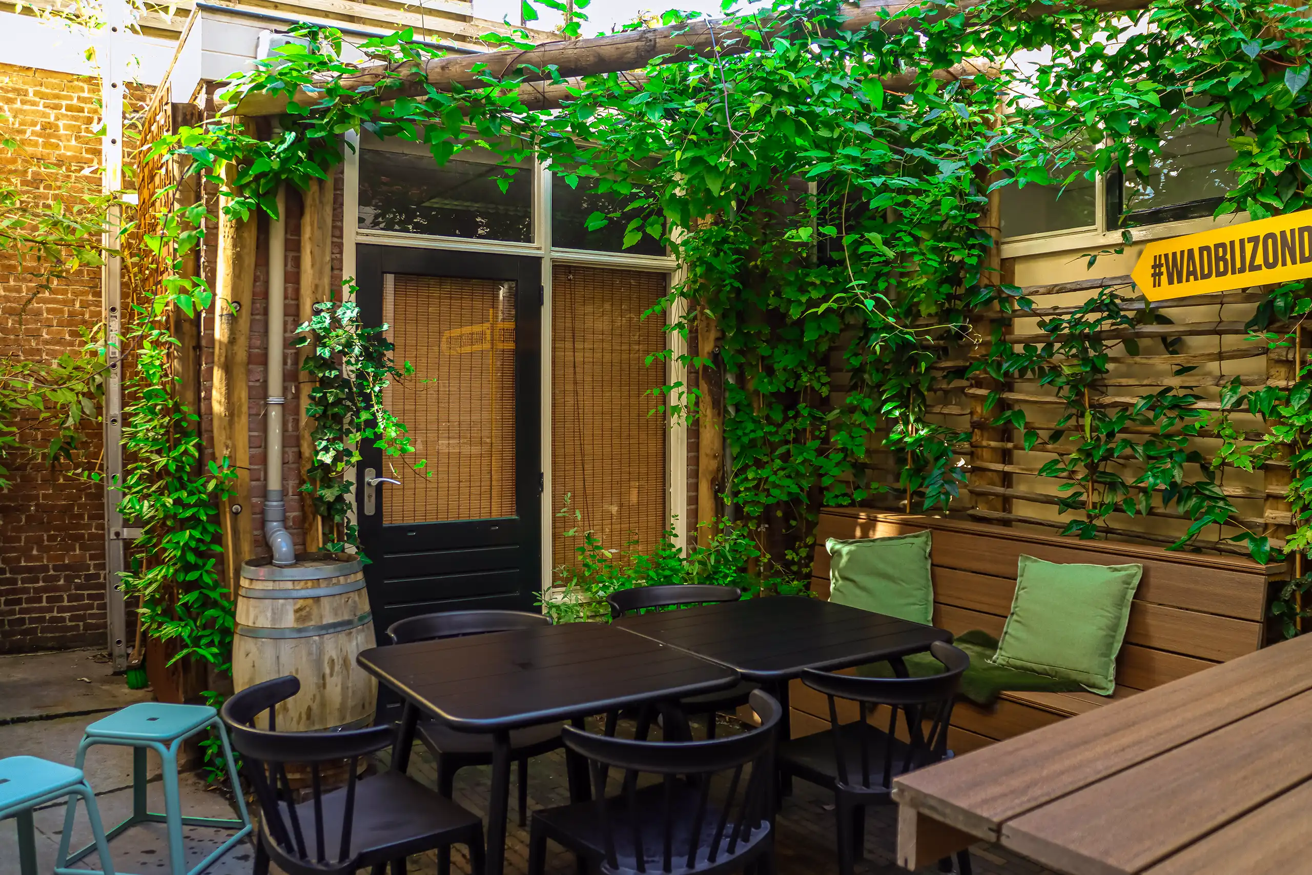 http://Een%20groene%20binnentuin%20met%20overkapte%20pergola